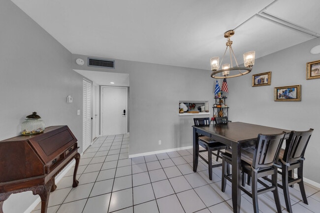Building Photo - 5160 Las Verdes Cir