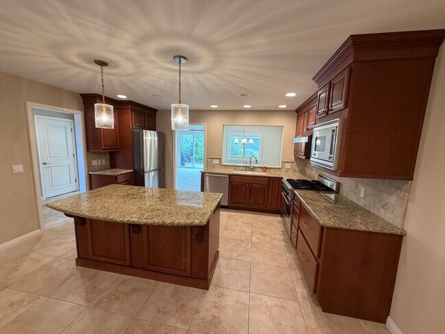 Building Photo - 4304 Foxenwood Cir