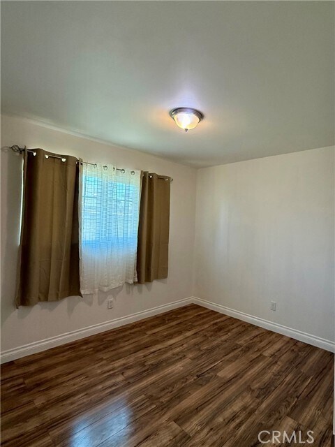 Building Photo - 906 N Sacramento Ave