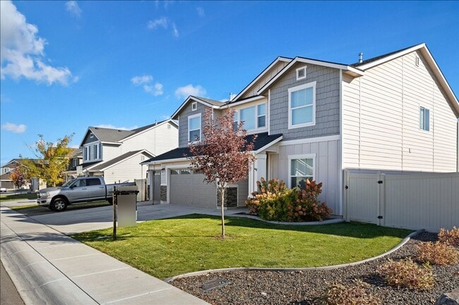 Building Photo - 2044 Kodiak St