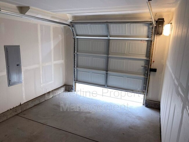 Building Photo - 874 Grissom Dr.