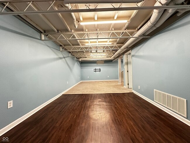 Building Photo - 5640 Crittenden Ave