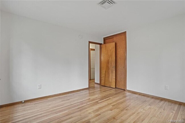 Building Photo - 17 Brookside Ave
