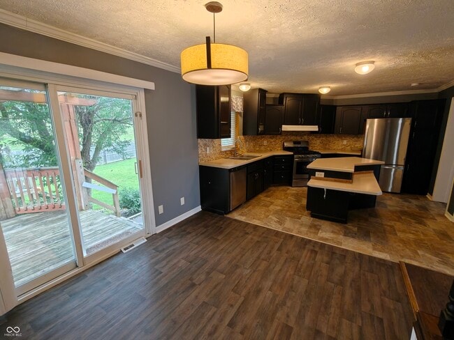 Building Photo - 802 Fern Dr