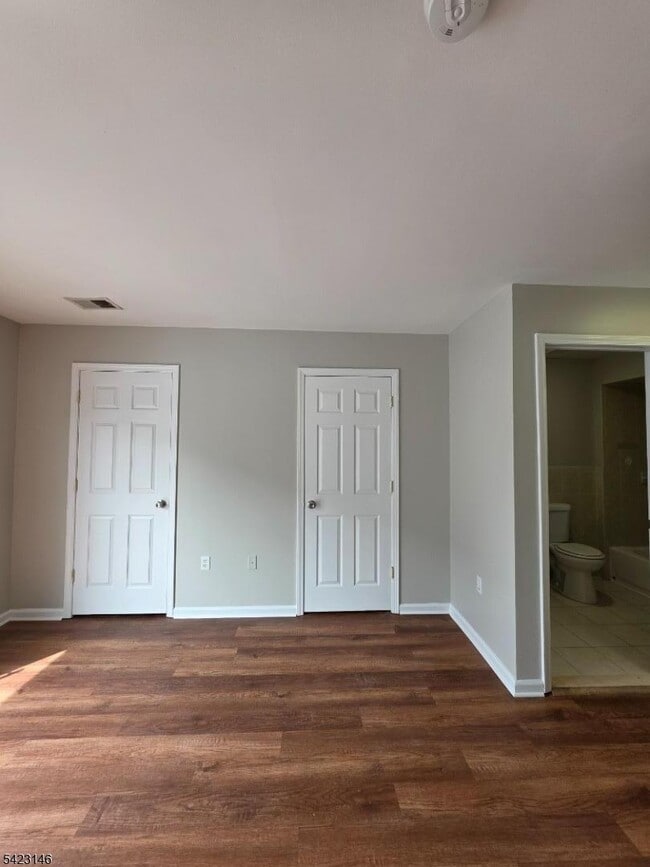 Building Photo - 290 Sussex Ave