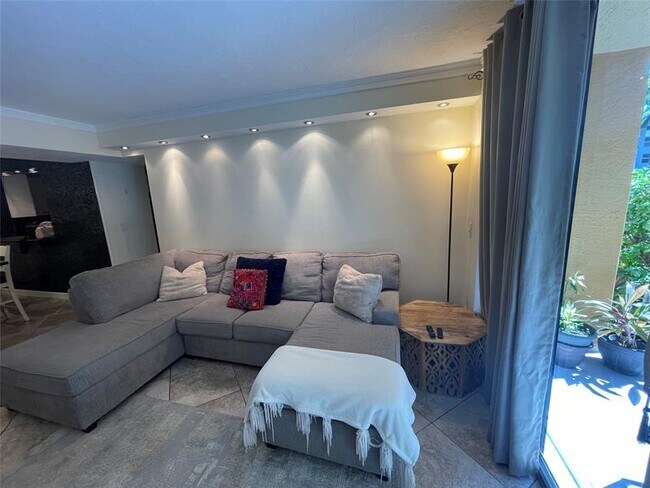 Building Photo - 1341 SE 3rd Ave