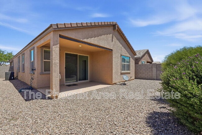 Building Photo - 40643 W Shaver Dr