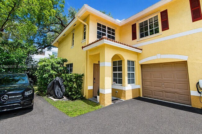 Building Photo - Northeast 8th Avenue, Miami Shores, FL 33138 - 2 BR 2 BA townhouse