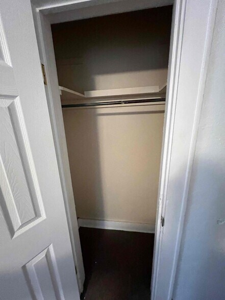 Building Photo - 400 Noble Ave