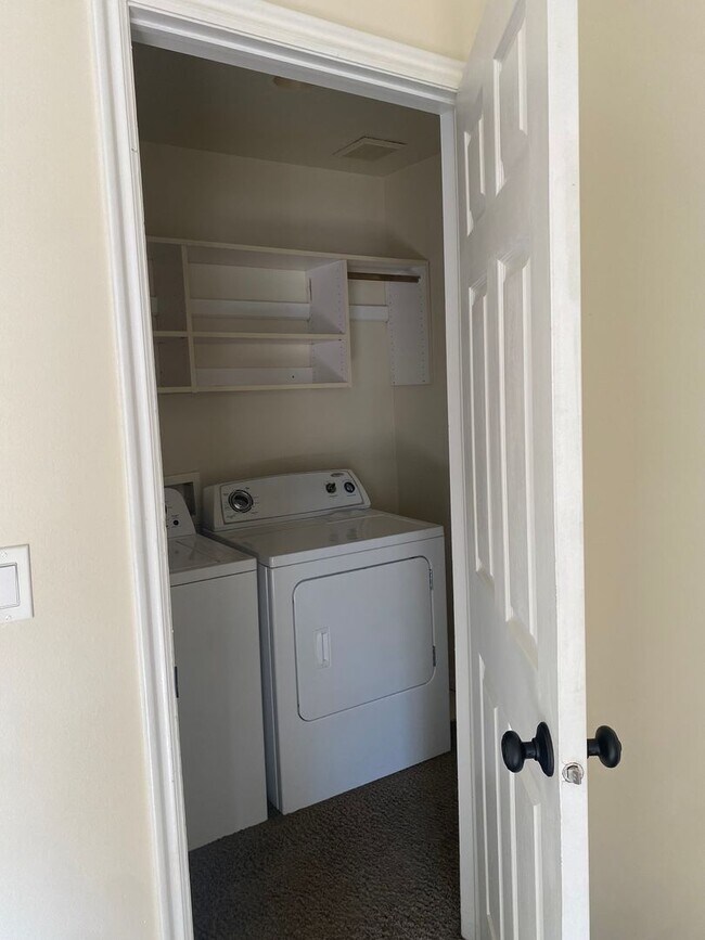 Building Photo - REDUCED RENT (for a limited time) One Bedroom near Utah Valley Hospital, Provo Recreation Center,...