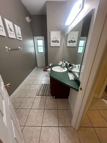 Building Photo - 2726 Formosa Blvd