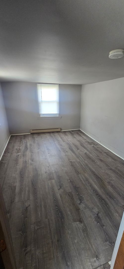 Building Photo - 3 Bedroom House with large yard and extra space!
