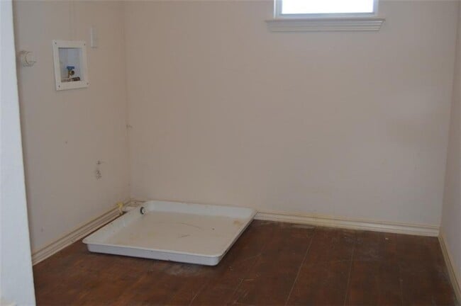 Building Photo - 8312 Minnesota Ln