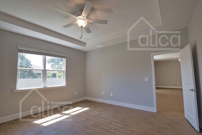 Building Photo - 1610 Rada Ln