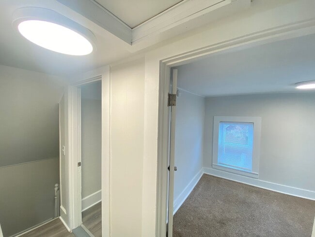 Building Photo - 8 Parkinson Ct