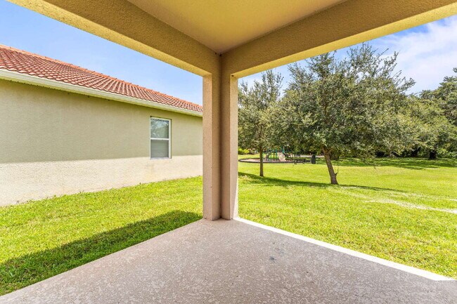 Building Photo - Charming 3 Bed, 2 Bath with Scenic Views i...