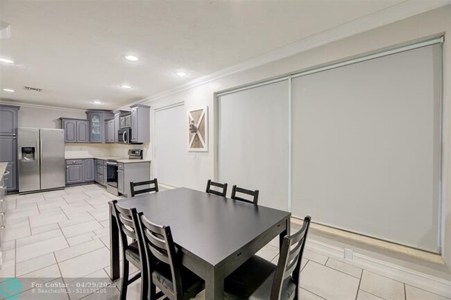 Building Photo - 9200 SW 51st Pl