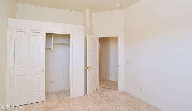Building Photo - 12866 N High Hawk Dr