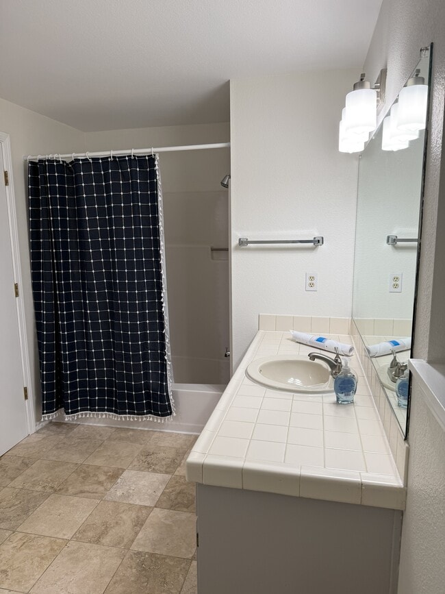 Building Photo - 13235 SW Barberry Dr