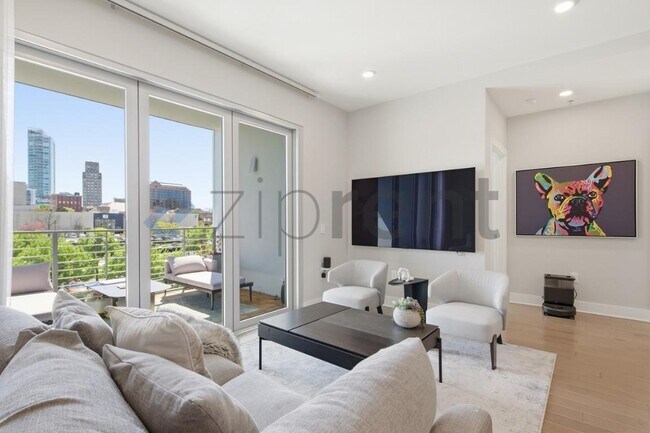 Building Photo - 214 Hunt St