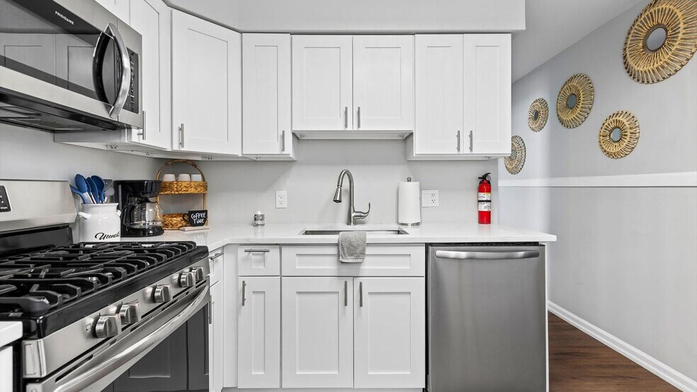 Building Photo - 228 N Dudley Ave