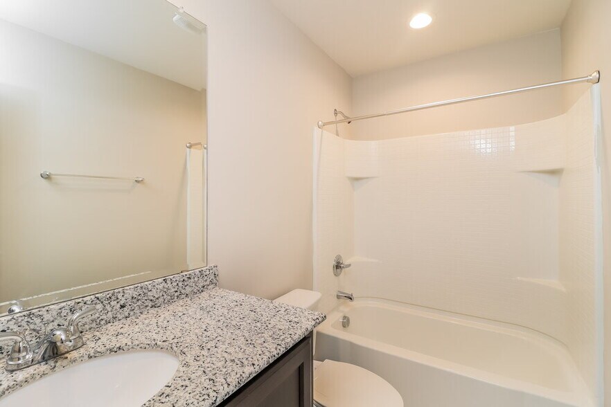 Building Photo - 424 Bishopgate Ct