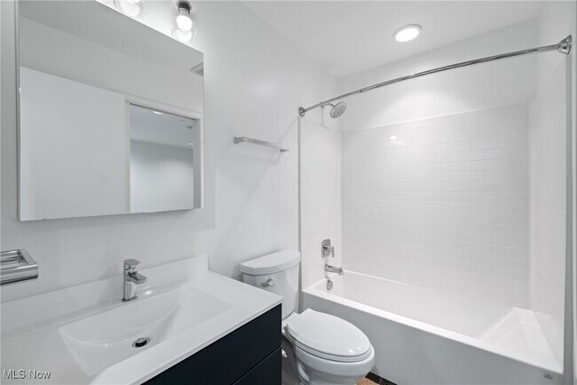 Building Photo - 2341 Scranton Rd