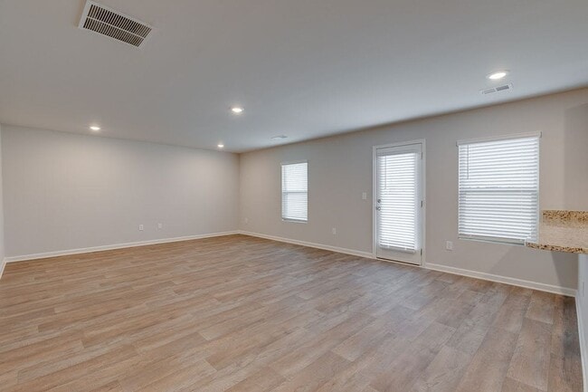 Building Photo - Spacious 5-Bedroom Home in Southgrove – Move-In Ready!