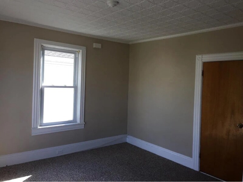 Building Photo - 529 Forest St