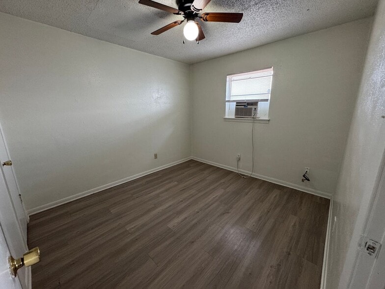 Building Photo - 503 Sunset Ln