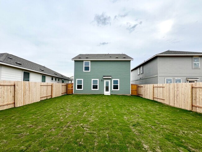 Building Photo - 3 bedroom, 2.5 bath home for lease