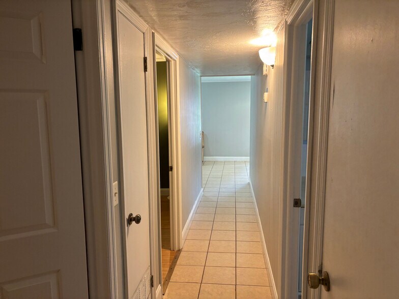 Building Photo - 4815 SW 46th St