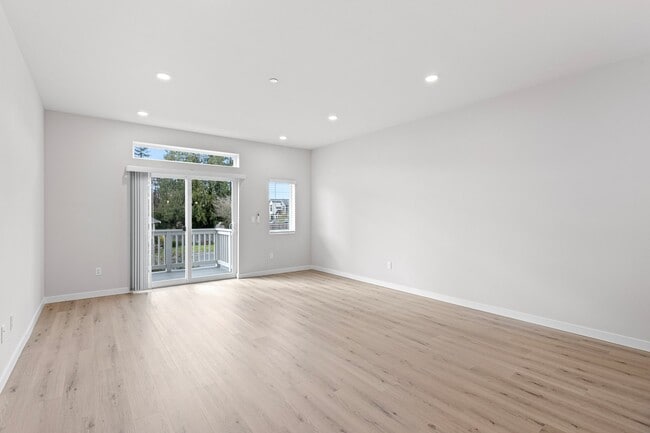 Building Photo - 16124 Cascadian Way