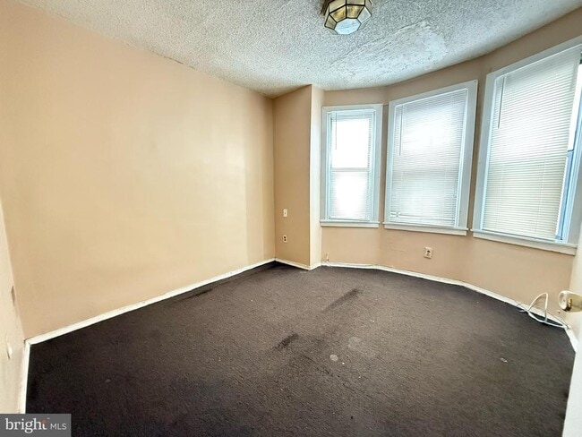 Building Photo - 2219 Winton St