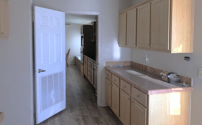 Building Photo - 3+2 Split Floor plan home in New Kingman