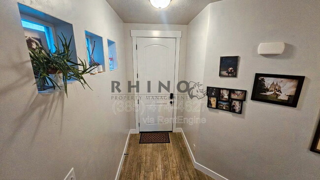 Building Photo - 213 Whitewater Dr
