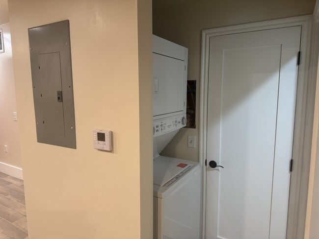 Building Photo - 4621 Locust Ln E