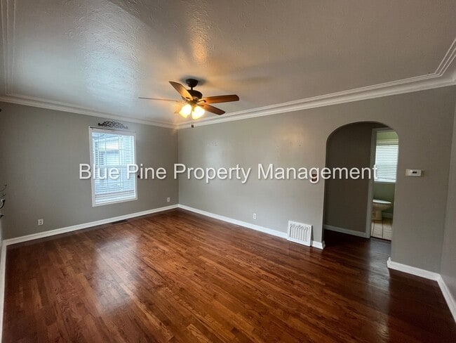 Building Photo - 745 S Higbee Ave