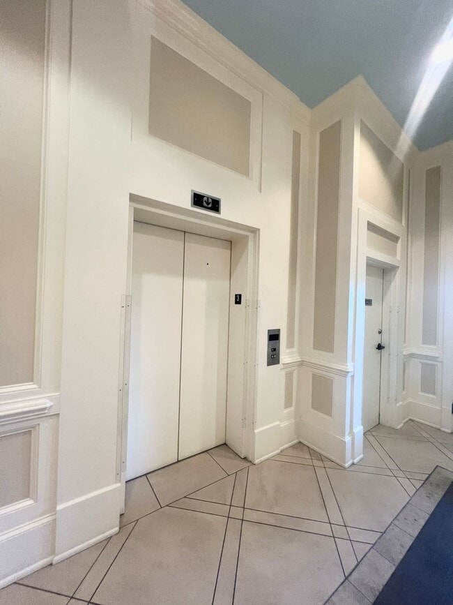 Building Photo - RENT SPECIAL! Mayfaire Townview 3rd floor ...