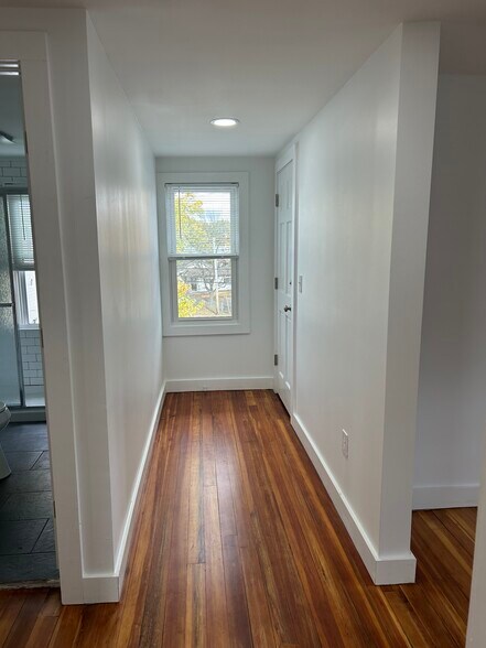 Building Photo - 288 Carew St