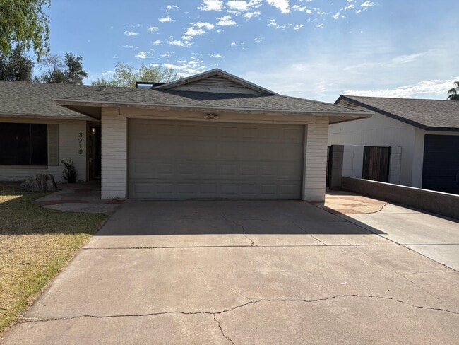 Building Photo - 3719 S Elm St