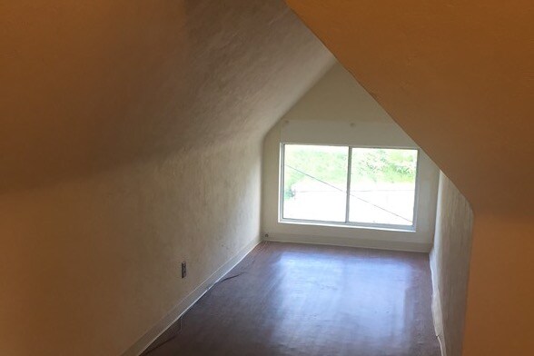 Building Photo - 811 Sarah St