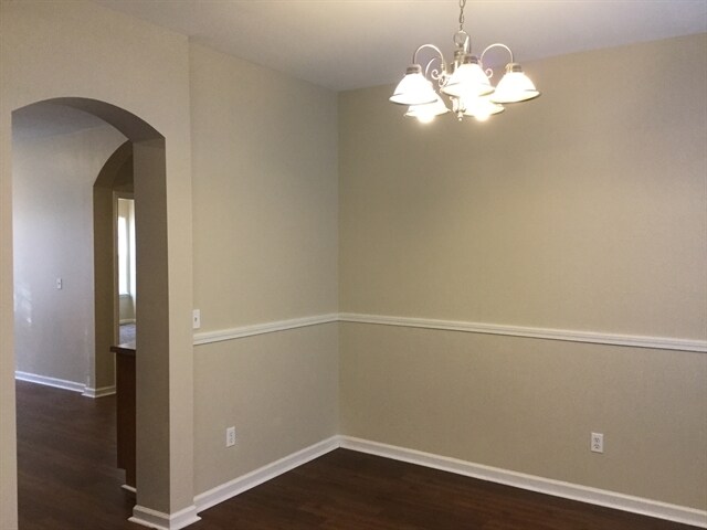 Building Photo - 204 Annesbury Ln