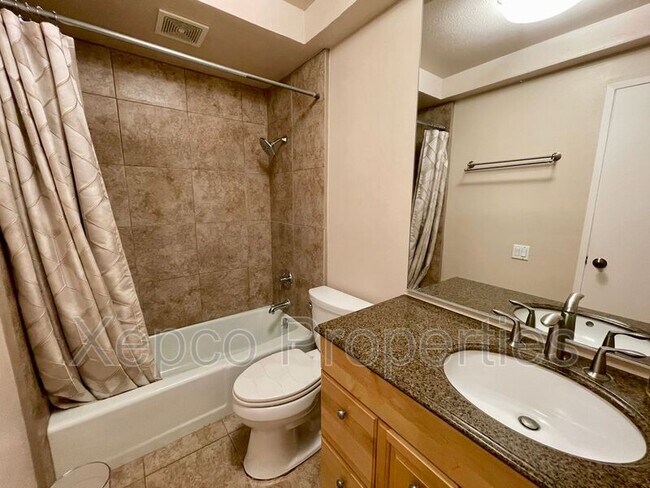 Building Photo - 2353 E Miramonte Cir