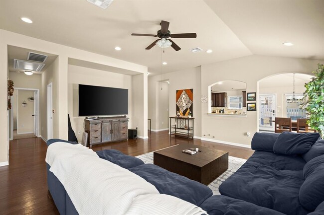 Building Photo - 820 Bryce Canyon Dr