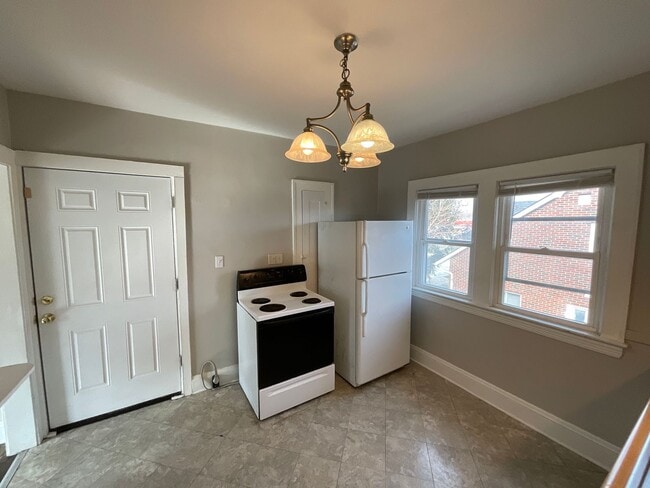 Building Photo - 19824 Pasnow Ave