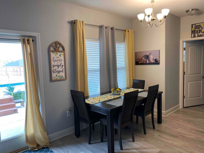 Building Photo - 5747 Periwinkle Ln