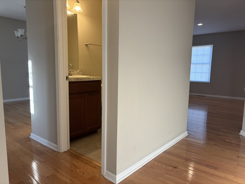 Powder Room - 1913 E 86th St