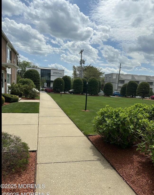 Building Photo - 35 Sternberger Ave