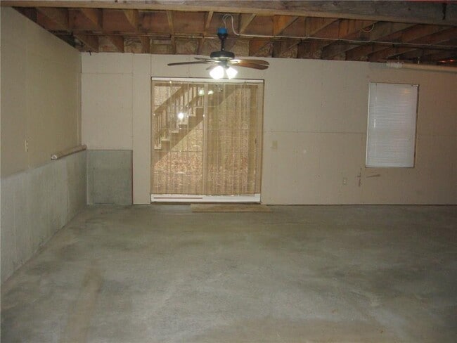 Building Photo - 6 Hide-A-Way